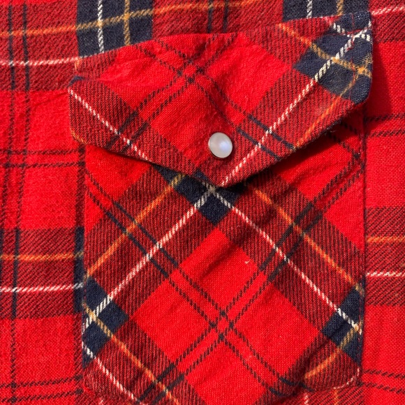 Wrangler button down, plaid, lined jacket - Picture 15 of 16